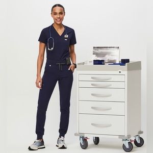 Figs navy scrub set women’s joggers medium